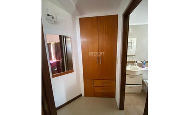 DEPARTAMENTO DE 2 AMBIENTES CON ESTACIONAMIENTO Y BAULERA