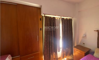 DEPARTAMENTO DE 2 AMBIENTES CON ESTACIONAMIENTO Y BAULERA