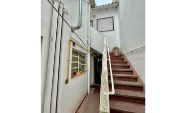 VENTA CHALET CON DEPARTAMENTO EN ESQUINA ZONA MACROCENTRO DIST