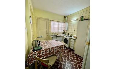 VENTA CHALET CON DEPARTAMENTO EN ESQUINA ZONA MACROCENTRO DIST
