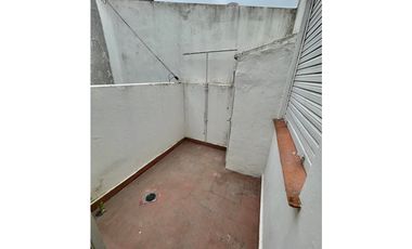 VENTA CHALET CON DEPARTAMENTO EN ESQUINA ZONA MACROCENTRO DIST
