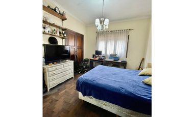VENTA CHALET CON DEPARTAMENTO EN ESQUINA ZONA MACROCENTRO DIST