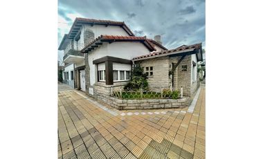 VENTA CHALET CON DEPARTAMENTO EN ESQUINA ZONA MACROCENTRO DIST