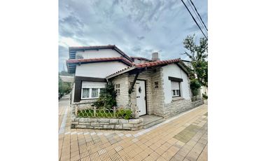 VENTA CHALET CON DEPARTAMENTO EN ESQUINA ZONA MACROCENTRO DIST