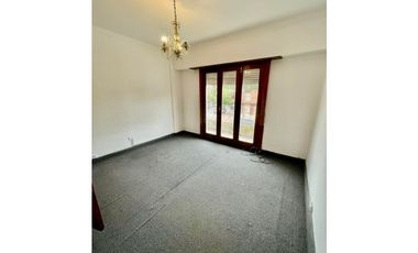 VENTA CHALET CON DEPARTAMENTO EN ESQUINA ZONA MACROCENTRO DIST