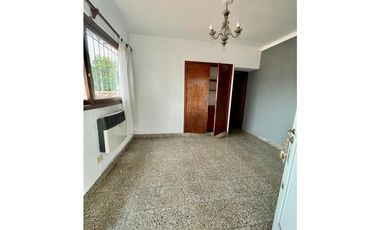 VENTA CHALET CON DEPARTAMENTO EN ESQUINA ZONA MACROCENTRO DIST