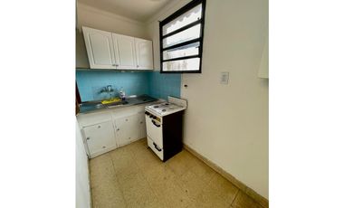 VENTA CHALET CON DEPARTAMENTO EN ESQUINA ZONA MACROCENTRO DIST