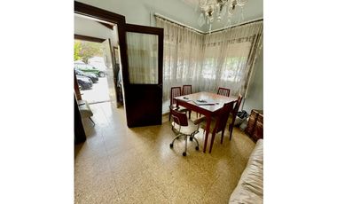VENTA CHALET CON DEPARTAMENTO EN ESQUINA ZONA MACROCENTRO DIST