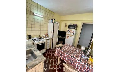 VENTA CHALET CON DEPARTAMENTO EN ESQUINA ZONA MACROCENTRO DIST