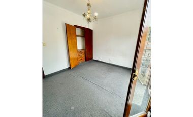 VENTA CHALET CON DEPARTAMENTO EN ESQUINA ZONA MACROCENTRO DIST