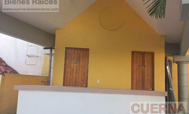 CASA EN VENTA ATRAS DE SUMIYA, ¡OPORTUNIDAD!, CON 3 HABITACIONES EN PLANTA BAJA, CANCHAS DE TENIS, ALBERCA Y VIGILANCIA