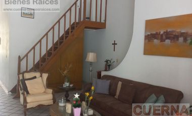 CASA EN VENTA ATRAS DE SUMIYA, ¡OPORTUNIDAD!, CON 3 HABITACIONES EN PLANTA BAJA, CANCHAS DE TENIS, ALBERCA Y VIGILANCIA