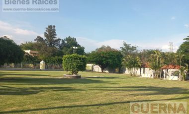 CASA EN VENTA ATRAS DE SUMIYA, ¡OPORTUNIDAD!, CON 3 HABITACIONES EN PLANTA BAJA, CANCHAS DE TENIS, ALBERCA Y VIGILANCIA