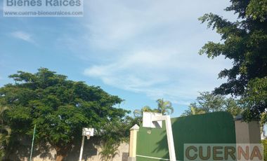 CASA EN VENTA ATRAS DE SUMIYA, ¡OPORTUNIDAD!, CON 3 HABITACIONES EN PLANTA BAJA, CANCHAS DE TENIS, ALBERCA Y VIGILANCIA