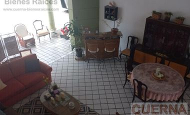 CASA EN VENTA ATRAS DE SUMIYA, ¡OPORTUNIDAD!, CON 3 HABITACIONES EN PLANTA BAJA, CANCHAS DE TENIS, ALBERCA Y VIGILANCIA