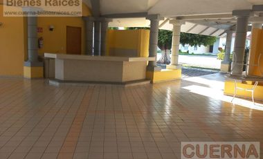 CASA EN VENTA ATRAS DE SUMIYA, ¡OPORTUNIDAD!, CON 3 HABITACIONES EN PLANTA BAJA, CANCHAS DE TENIS, ALBERCA Y VIGILANCIA