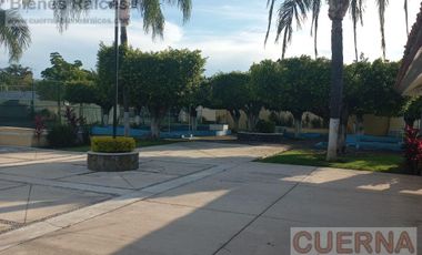 CASA EN VENTA ATRAS DE SUMIYA, ¡OPORTUNIDAD!, CON 3 HABITACIONES EN PLANTA BAJA, CANCHAS DE TENIS, ALBERCA Y VIGILANCIA
