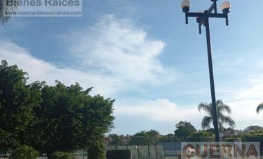 CASA EN VENTA ATRAS DE SUMIYA, ¡OPORTUNIDAD!, CON 3 HABITACIONES EN PLANTA BAJA, CANCHAS DE TENIS, ALBERCA Y VIGILANCIA