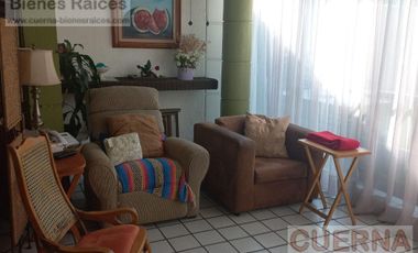 CASA EN VENTA ATRAS DE SUMIYA, ¡OPORTUNIDAD!, CON 3 HABITACIONES EN PLANTA BAJA, CANCHAS DE TENIS, ALBERCA Y VIGILANCIA
