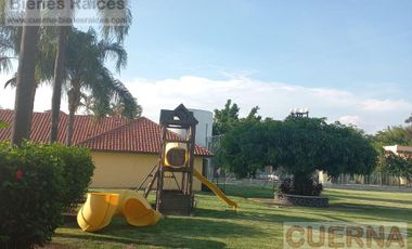 CASA EN VENTA ATRAS DE SUMIYA, ¡OPORTUNIDAD!, CON 3 HABITACIONES EN PLANTA BAJA, CANCHAS DE TENIS, ALBERCA Y VIGILANCIA