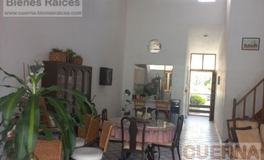 CASA EN VENTA ATRAS DE SUMIYA, ¡OPORTUNIDAD!, CON 3 HABITACIONES EN PLANTA BAJA, CANCHAS DE TENIS, ALBERCA Y VIGILANCIA