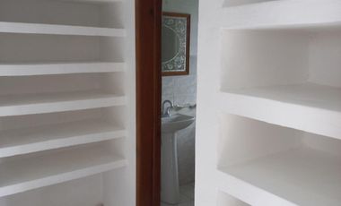 CASA EN VENTA EN BURGOS BUGAMBILIA CON ALBERCA CLIMATIZADA, HABITACIÓN EN PLANTA BAJA