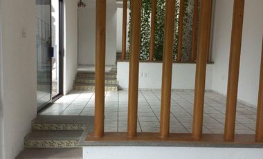 CASA EN VENTA EN BURGOS BUGAMBILIA CON ALBERCA CLIMATIZADA, HABITACIÓN EN PLANTA BAJA