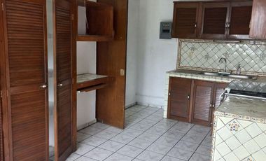 CASA EN VENTA EN BURGOS BUGAMBILIA CON ALBERCA CLIMATIZADA, HABITACIÓN EN PLANTA BAJA