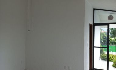 CASA EN VENTA EN BURGOS BUGAMBILIA CON ALBERCA CLIMATIZADA, HABITACIÓN EN PLANTA BAJA
