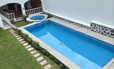 CASA EN VENTA EN BURGOS BUGAMBILIA CON ALBERCA CLIMATIZADA, HABITACIÓN EN PLANTA BAJA