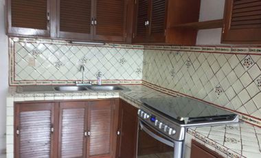 CASA EN VENTA EN BURGOS BUGAMBILIA CON ALBERCA CLIMATIZADA, HABITACIÓN EN PLANTA BAJA