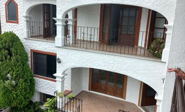 CASA EN VENTA EN BURGOS BUGAMBILIA CON ALBERCA CLIMATIZADA, HABITACIÓN EN PLANTA BAJA