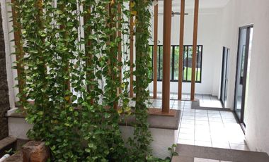 CASA EN VENTA EN BURGOS BUGAMBILIA CON ALBERCA CLIMATIZADA, HABITACIÓN EN PLANTA BAJA