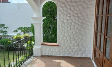 CASA EN VENTA EN BURGOS BUGAMBILIA CON ALBERCA CLIMATIZADA, HABITACIÓN EN PLANTA BAJA