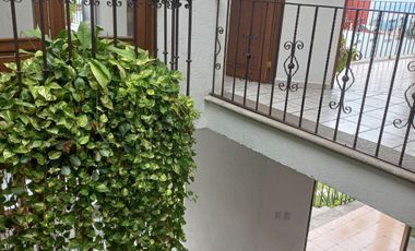 CASA EN VENTA EN BURGOS BUGAMBILIA CON ALBERCA CLIMATIZADA, HABITACIÓN EN PLANTA BAJA