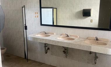 INMUEBLE QUE CONSTA DE LOCALES, BODEGA Y OFICINAS EN EL CENTRO