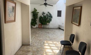 INMUEBLE QUE CONSTA DE LOCALES, BODEGA Y OFICINAS EN EL CENTRO