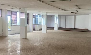 INMUEBLE QUE CONSTA DE LOCALES, BODEGA Y OFICINAS EN EL CENTRO