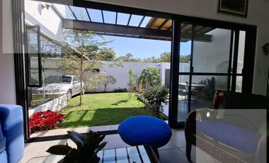 CASA EN VENTA A 10 MINUTOS DE CUERNAVACA, ATRAS DE SUMIYA, EN UN NIVEL, EN UNO DE LOS MEJORES CLIMAS DEL MUNDO