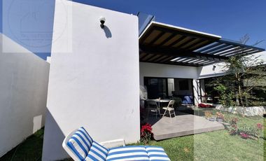CASA EN VENTA A 10 MINUTOS DE CUERNAVACA, ATRAS DE SUMIYA, EN UN NIVEL, EN UNO DE LOS MEJORES CLIMAS DEL MUNDO