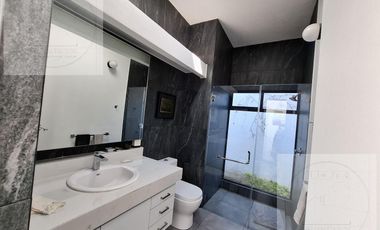 CASA EN VENTA A 10 MINUTOS DE CUERNAVACA, ATRAS DE SUMIYA, EN UN NIVEL, EN UNO DE LOS MEJORES CLIMAS DEL MUNDO