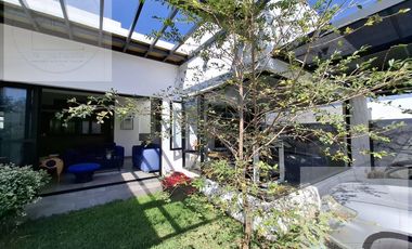 CASA EN VENTA A 10 MINUTOS DE CUERNAVACA, ATRAS DE SUMIYA, EN UN NIVEL, EN UNO DE LOS MEJORES CLIMAS DEL MUNDO