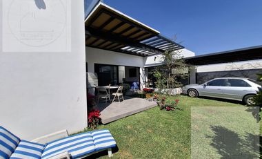 CASA EN VENTA A 10 MINUTOS DE CUERNAVACA, ATRAS DE SUMIYA, EN UN NIVEL, EN UNO DE LOS MEJORES CLIMAS DEL MUNDO