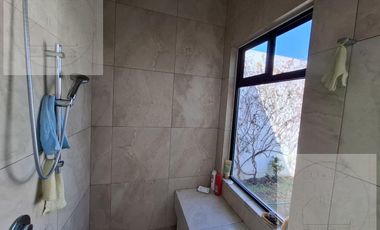 CASA EN VENTA A 10 MINUTOS DE CUERNAVACA, ATRAS DE SUMIYA, EN UN NIVEL, EN UNO DE LOS MEJORES CLIMAS DEL MUNDO