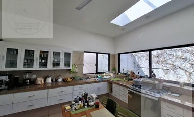 CASA EN VENTA A 10 MINUTOS DE CUERNAVACA, ATRAS DE SUMIYA, EN UN NIVEL, EN UNO DE LOS MEJORES CLIMAS DEL MUNDO
