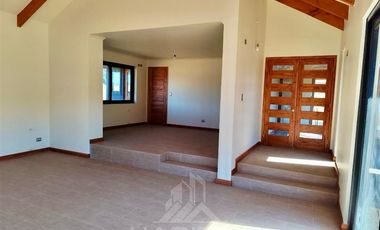Casa en Venta en COD38530 ¡¡¡ HABITER 360 !!! Vende Acogedora Casa con Parcela en Pitrufquén.