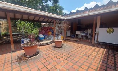 Venta de condominio de 4 departamentos en Kennedy sector Colegio de Arquitectos