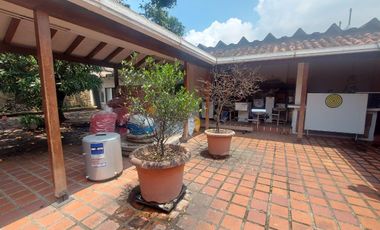 Venta de condominio de 4 departamentos en Kennedy sector Colegio de Arquitectos