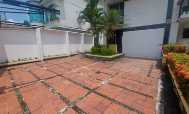 Venta de condominio de 4 departamentos en Kennedy sector Colegio de Arquitectos