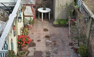 VENTA DÚPLEX 4 AMBIENTES EN CARAPACHAY